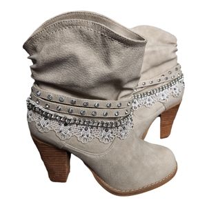 ✨️TEMPORARY FLASH SALE✨️ not rated 4” heel boot cream rhinestone cowgirl glam